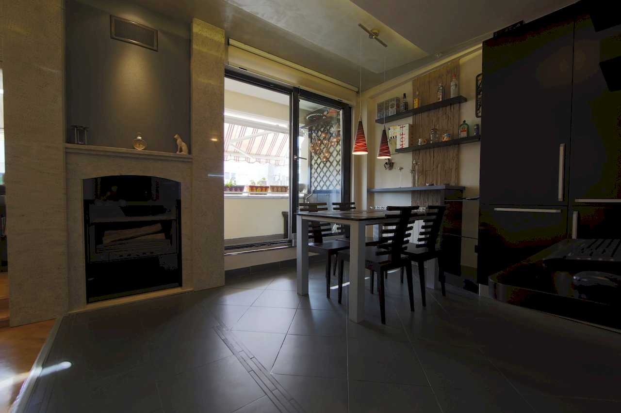 Dining table and part of the kitchen – Apartment Arena – City Break Apartments