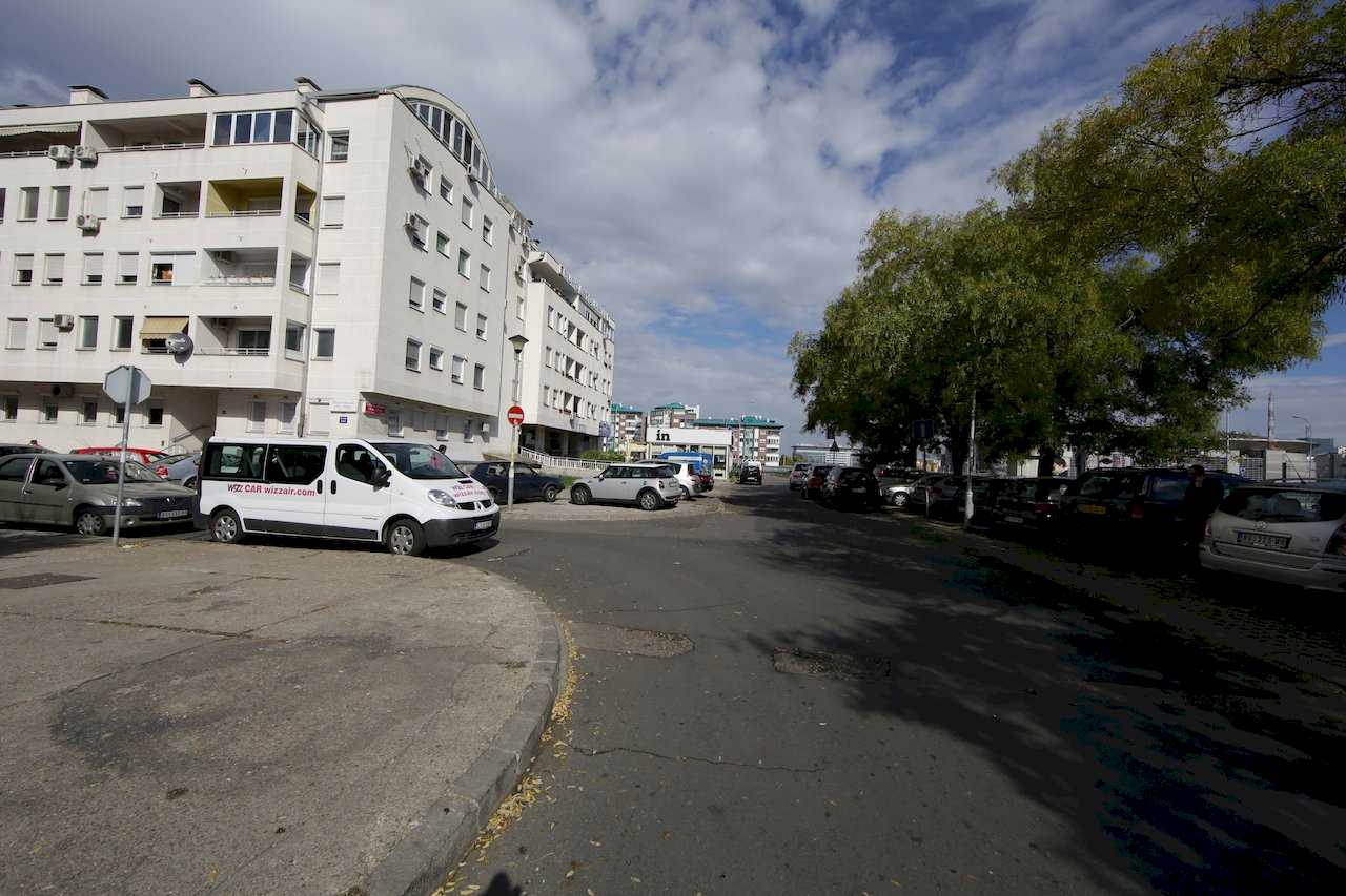 Street and parking area outside the building (New Belgrade) – Apartment Arena – City Break Apartments