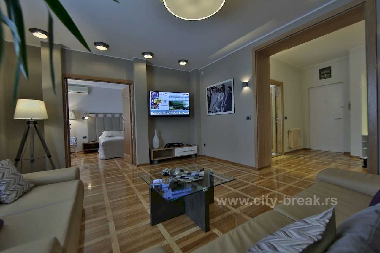 Living room with a view through open doors to the bedroom and entrance hallway – Apartment Jovanova Lux – City Break Apartments