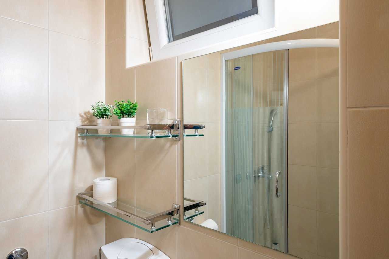 Bathroom mirror, glass shelves, and reflection of the shower enclosure – Apartment Oaza – City Break Apartments