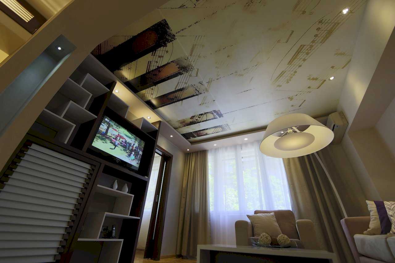 Apartment Taš 2 (King Alexander Boulevard, Tašmajdan, Belgrade) – living room with printed musical motif ceiling, TV unit and white pendant lamp