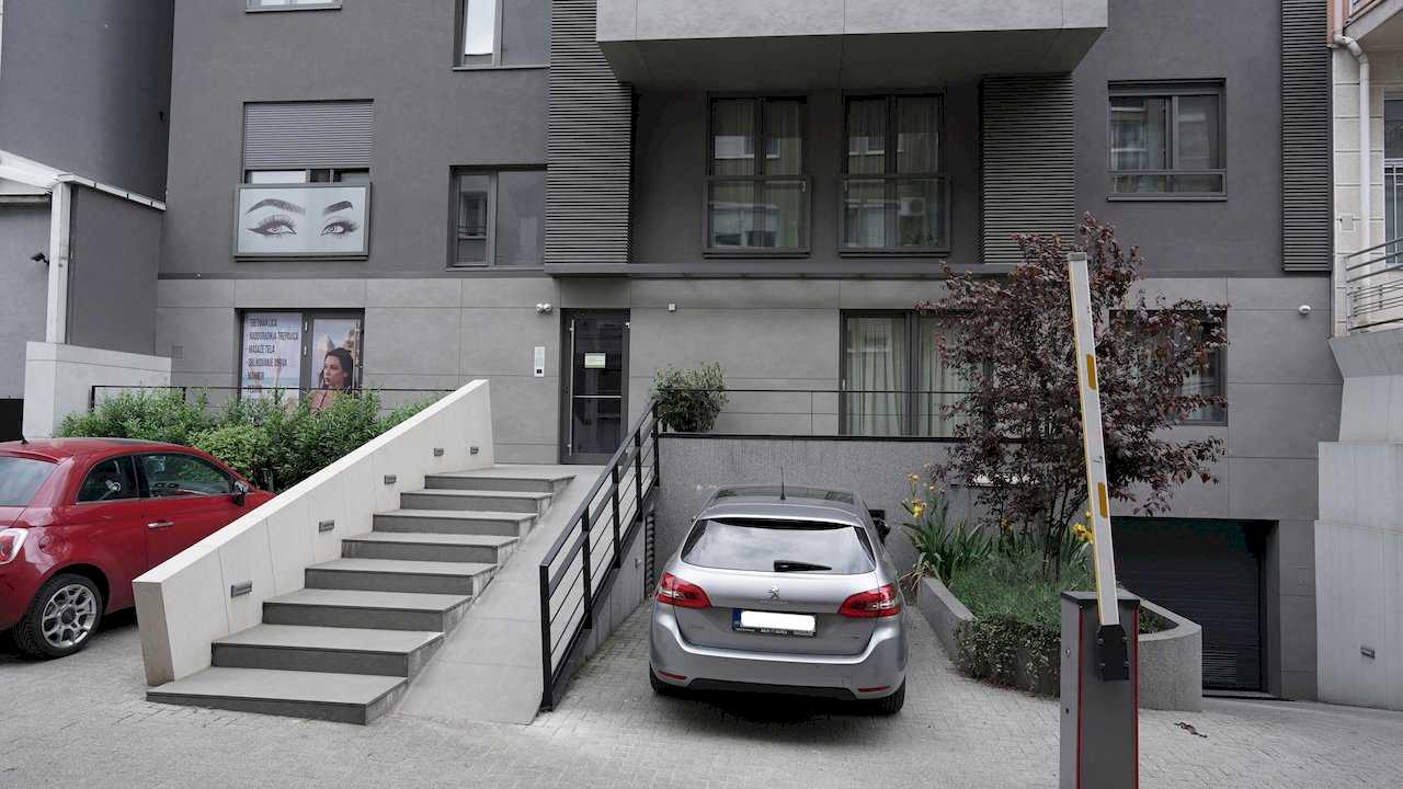 Apartment Vuk (Vuk's Monument, Belgrade) – building exterior, entrance, parking and access ramp