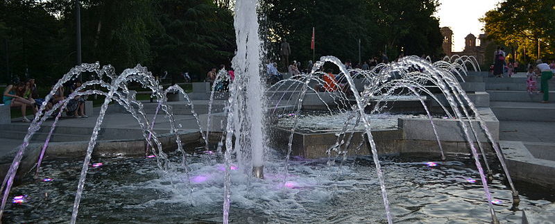 800px-fountain_in_park_tasmajdan_01