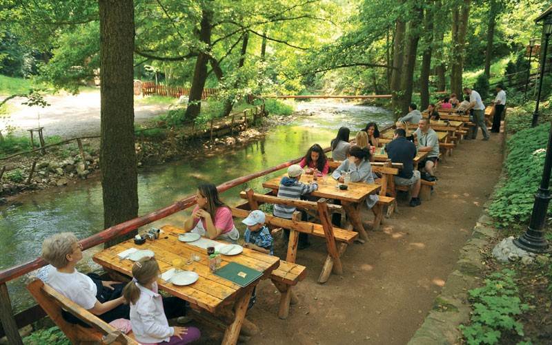 restoran pored reke u sokobanji
